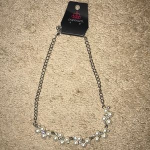 NWT pearl and rhinestone Paparazzi necklace